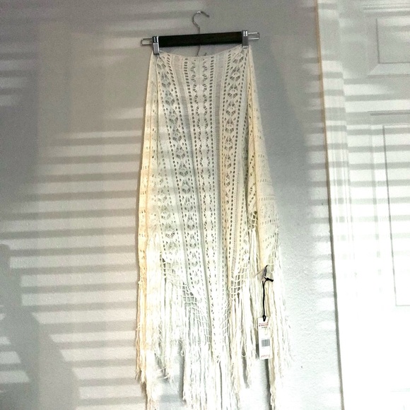 NWT Idyllwind Cream Boho Fringe Crochet Knit Shawl - Picture 6 of 6